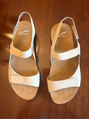 Dansko women’s sandals Ronda , Beige Leather Adjustable Sling